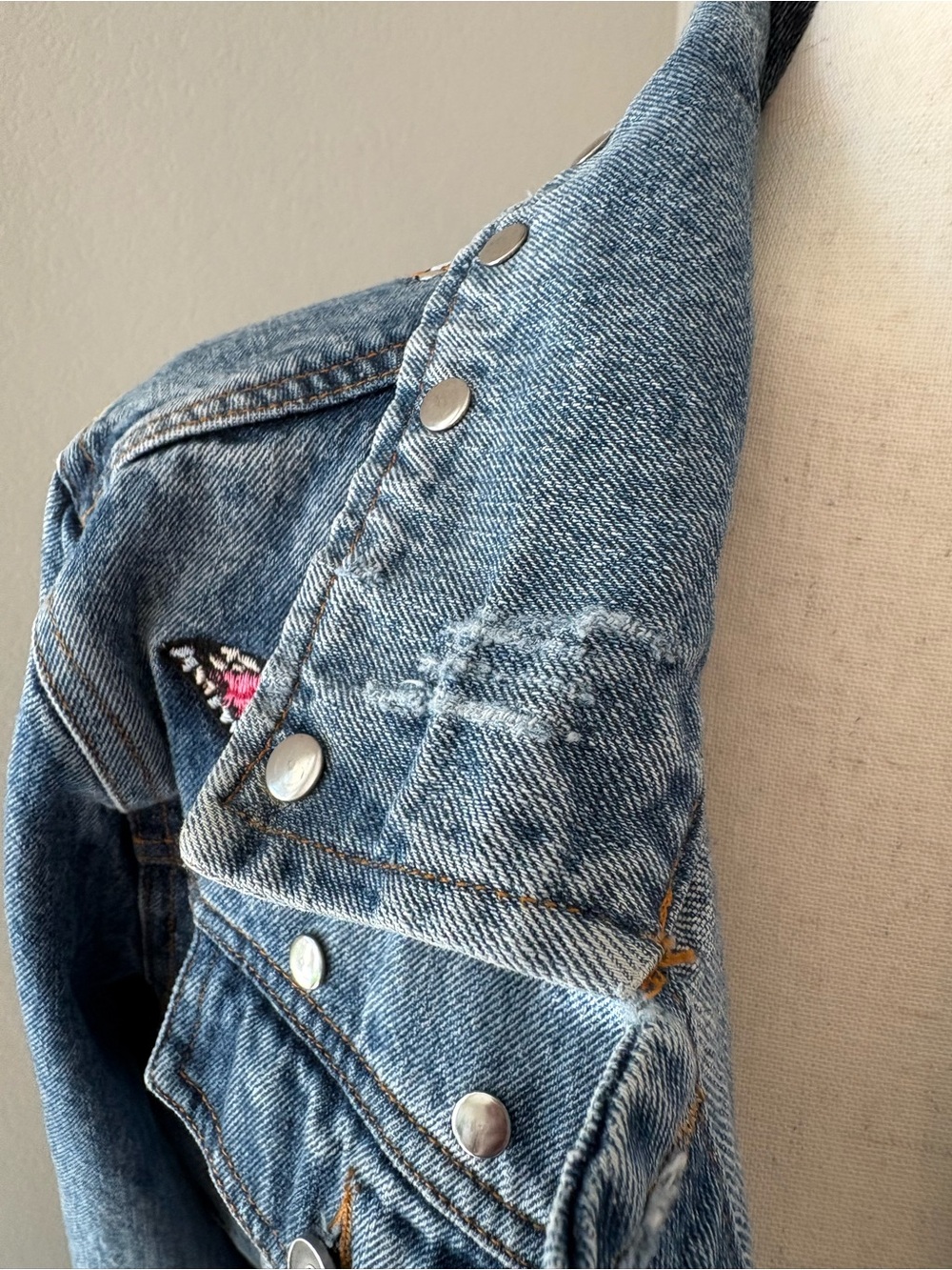 Festival Denim Jean Jacket Full Embroidered Flower Bees Studs Medium - Picture 14 of 15